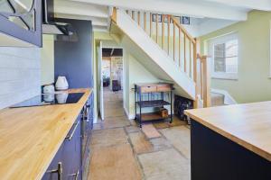 Host & Stay - Lop Hall