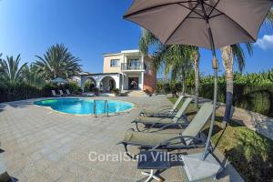 Amazing Pool, Complete Privacy, Amenities and Beach nearby