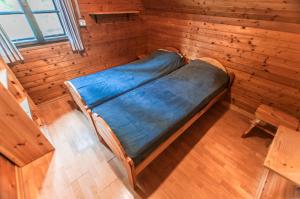 Mala koča Wooden Cabin