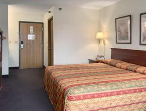 Super 8 by Wyndham RiversideKansas City