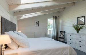 Maisons de vacances Villa du Fauquie The incomparable charm of a wooden house : photos des chambres
