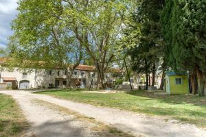 Appartements Mas neuf de Romanin : Mas Provencal Familial : photos des chambres