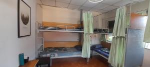 Giường Trong Phòng Ngủ Tập Thể 6 Giường (Bed in 6-Bed Dormitory Room)