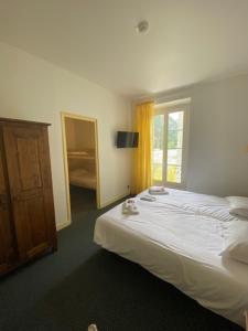 Hotels HOTEL ST SEBASTIEN : Chambre Familiale - Vue sur Montagne