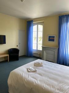 Hotels HOTEL ST SEBASTIEN : Chambre Familiale - Vue sur Piscine