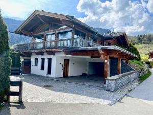 HIDEAWAY DESIGN CHALET by Belle Stay