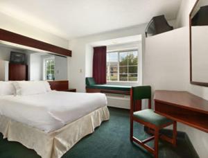Queen Suite - Non-Smoking room in Microtel Inn & Suites By Wyndham Kannapolis/Concord