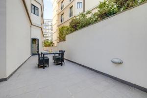 Exclusive Pendergardens Apt with outdoor dining area