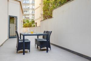 Exclusive Pendergardens Apt with outdoor dining area