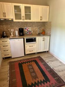Three Palms Suites