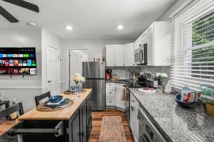 East Passyunk Trendy Apartment