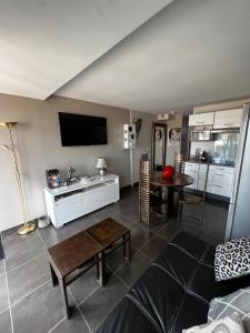 Cap d’Agde, Village naturiste, port nature 5, coursive