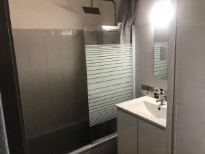 2026 - grand studio avec piscine et plage à 50 m