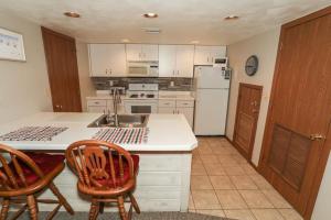 Seven Springs 2 BR Deluxe Condo with Mountain Views