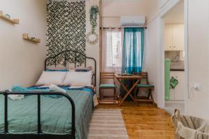 Green boho apartment