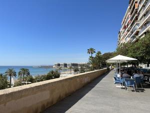 New! Cosy Two Bedroom Apartment by the Beach