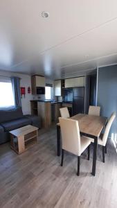 Tentes de luxe Mobil-home Loic camping les Dunes de Contis : photos des chambres