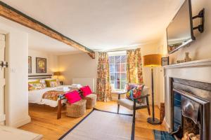 Host & Stay - The Old Paul Pry