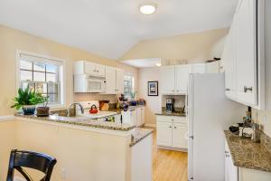 Plantations East - 221 Lakeside Dr