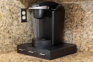 Mid Century Garden View Home Parking