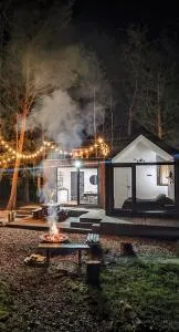 Odpoczynek Domki Pod Dębem z Opcją Jacuzzi - Kołomań