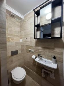 Rose cosy tiny studio with shared rooftop terrace and jacuzzi MK2