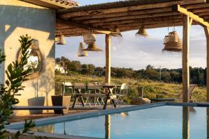 Villa Nivalaggia avec piscine à 15-20min de Porto-Vecchio et de Bonifacio, sunsets sur les champs