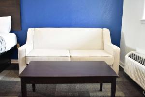 Queen Room with Two Queen Beds and Sofa Bed - Non-Smoking room in Rodeway Inn - Swainsboro