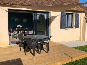 Maisons de vacances Gite Montbizot, 2 pieces, 2 personnes - FR-1-410-397 : photos des chambres