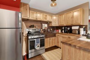 Emmas Cottage Retreat w Foosball + Game Console