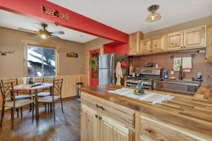 Emmas Cottage Retreat w Foosball + Game Console