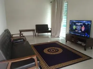 Homestay Mohamad & Delisha Tapah -Pool - Kampong Baharu