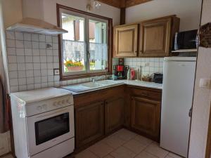 Maison Charentaise avec Cheminée, Jardin et Animaux acceptés - FR-1-653-221