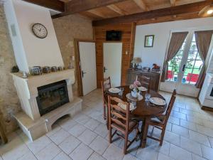 Maisons de vacances Gite Saint-Sulpice-de-Cognac, 3 pieces, 4 personnes - FR-1-653-221 : photos des chambres