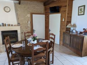 Maisons de vacances Gite Saint-Sulpice-de-Cognac, 3 pieces, 4 personnes - FR-1-653-221 : photos des chambres