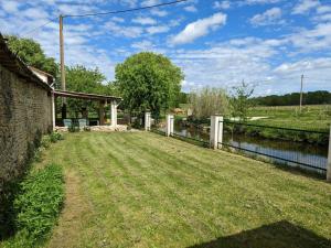 Maisons de vacances Gite Saint-Sulpice-de-Cognac, 3 pieces, 4 personnes - FR-1-653-221 : photos des chambres