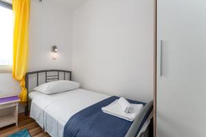 Apartments with parking space Baska, Krk - 13907