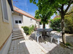 Maisons de vacances Maison paisible pres de la plage, 5 pers, jardin, animaux bienvenus - FR-1-706-7 : photos des chambres