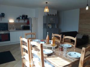 Maisons de vacances Gite Saint-Romain-en-Jarez, 3 pieces, 6 personnes - FR-1-496-286 : photos des chambres