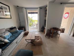 Mas 2 chambres avec piscine, tennis, parking et wifi - FR-1-726-24