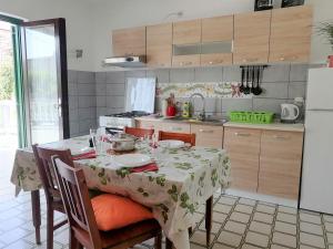 Apartments with parking space Palit, Rab - 14996