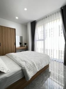 Nhà 6 Phòng ngủ (Six-Bedroom House)