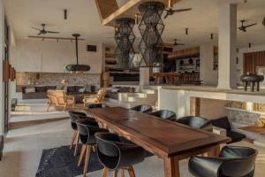 Oceanfront 5BR Luxury Villa, 22m Pool, Best Sunset in Lembongan