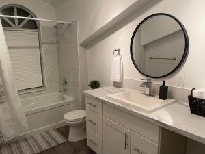 Elk lake trail side suite