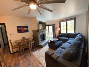Two-Bedroom Apartment with Balcony room in Dakota Lodge 8494