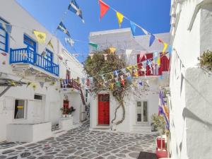 The Sunday House in the heart of Mykonos Town