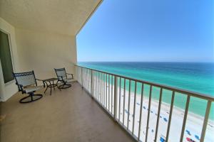 Luxurious High-Rise Condo with Spacious Balcony Facing the Ocean - Unit 1805