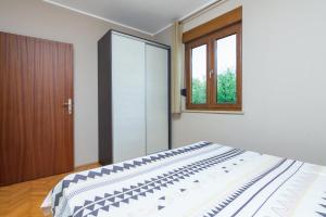 Apartments for families with children Banjole, Pula - 2258