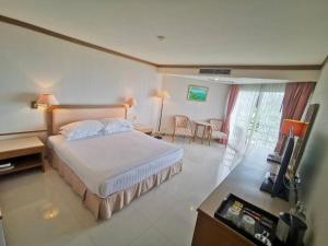 Khanom Golden Beach Hotel