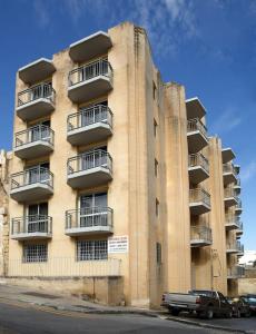 1 Bedrm Apt Seaview Balluta Bay (16)